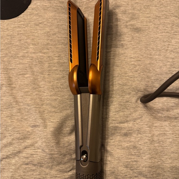 Dyson Airstrait Straightener - Picture 2 of 7